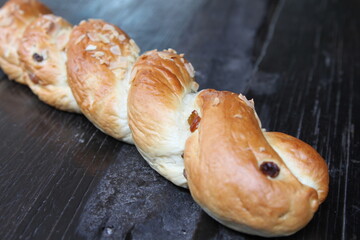 Twisted raisin bread