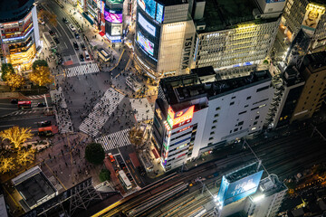 東京　渋谷　スクランブル交差点　：　夜景　2020年12月
