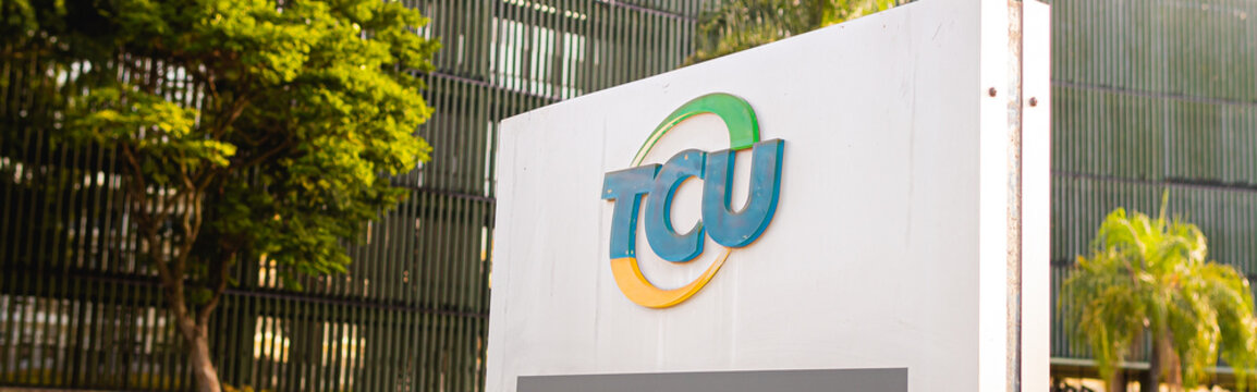 Tribunal de Contas da União - TCU. Placa informativa do TCU. Brasília, Distrito Federal - Brasil. 20 de Dezembro de 2020.