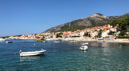 Bol Brac Dalmatien Kroatien Adia Mittelmeer - Blick  Richtung Stadt und Meer