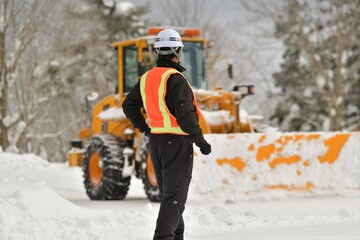 冬の道路を守る・除雪オペレーター © godfather