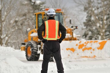 冬の道路を守る・除雪オペレーター