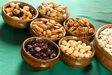 mixed nuts and dried fruits