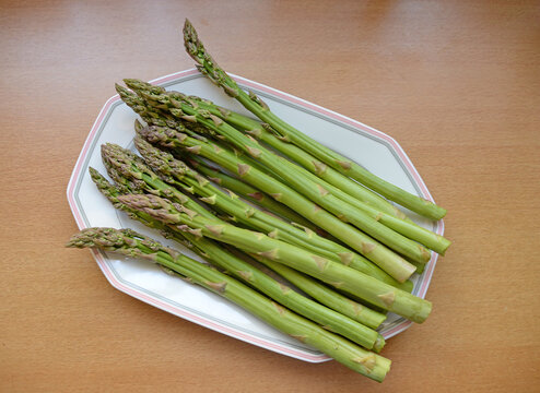 Gr&uuml;ner Spargel