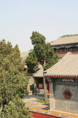 Fototapeta na wymiar buddhist temple at beihai park in beijing (china)