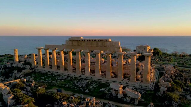Selinunte, Temple, Sicily, Italy, sunset at the archeological site of Selinunte Sicilia Italia