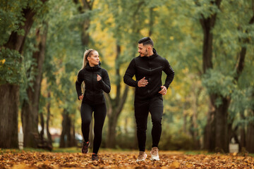 Fototapeta premium Autumn season, running while looking at each other.