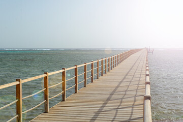Obraz premium wooden bridge over the sea