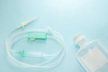 医療器具。輸液バッグと輸液チューブ。