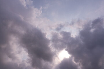 青空と光る雲　
