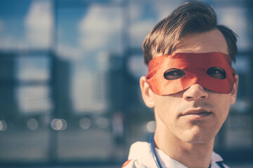 Obraz premium close up. portrait of a doctor in a superhero mask.