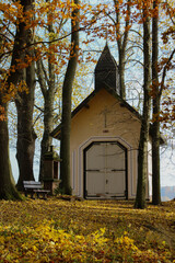 Fototapeta na wymiar Kapelle im Herbst