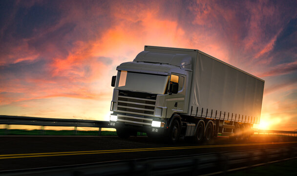 LKW vor Sonnenaufgang auf Stra&szlig;e mit Leitplanken
