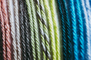 Motif laine - Fils de laine colorés comme arrière plan © PicsArt