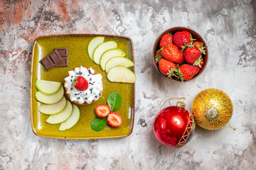 top view sliced green apples with strawberries and cake on light background color mellow photo ripe fresh