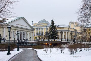 Fototapeta na wymiar view of Manezhnaya square and decorated Christmas tree on a cloudy winter day in Moscow Russia