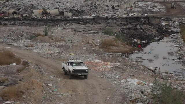 Wide shot video from landfill in Mexico city