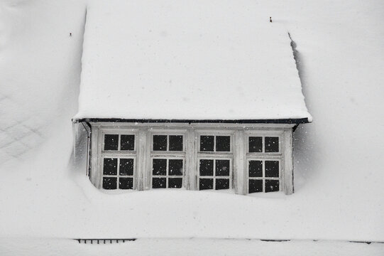 Winterfenster, Wintert&uuml;ren, Wintertore, Winterfassade, Winter, Schnee