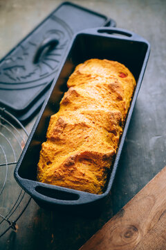 Freshly baked loaf of pumpkin bread in cast iron pan&Ocirc;&oslash;&Omega;