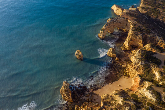 Portugal, Faro District, Drone view of cliffs and beach of Praia&Ocirc;&oslash;&Omega;da&Ocirc;&oslash;&Omega;Marinha&Ocirc;&oslash;&Omega;at dawn