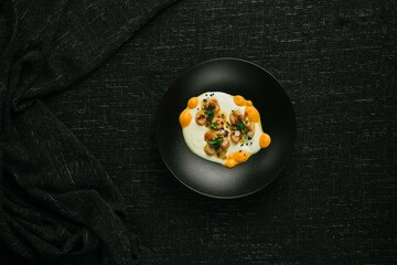 Shrimp with sun-dried tomatoes in cream cheese