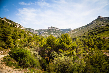 Fototapeta na wymiar Mountains in the Luberon, small region in Provence, France