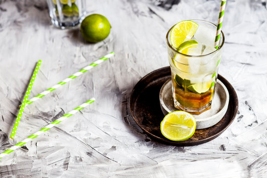 Glass of traditional Brazilian&Ocirc;&oslash;&Omega;caipirinha&Ocirc;&oslash;&Omega;cocktail