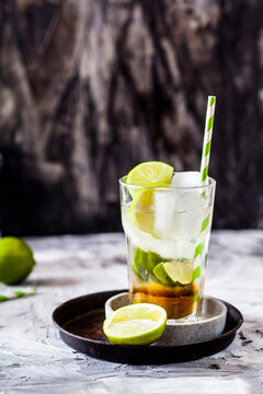 Glass of traditional Brazilian&Ocirc;&oslash;&Omega;caipirinha&Ocirc;&oslash;&Omega;cocktail