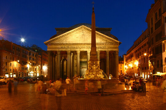 Pantheon in the Piazza della Rotonda with the Obelisco Macuteo in the foreground