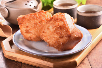 Shuangbaotai (Horse Hooves)  is a popular street food in Taiwan 