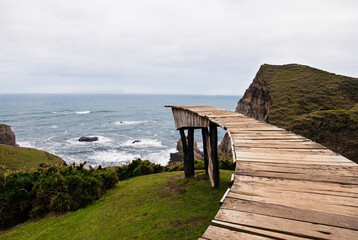 Obraz premium Wooden bridge over the sea