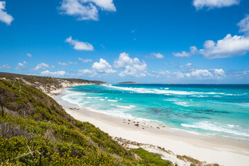 Fototapeta na wymiar A perfect day at 11 mile beach in Esperance, Western Australia. Vibrant blue water with perfect beach. 