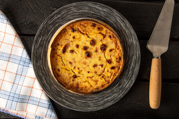 delicious round quiche with ham and homemade bacon