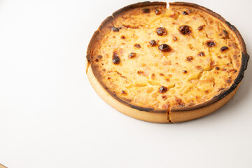 delicious round quiche with ham and homemade bacon