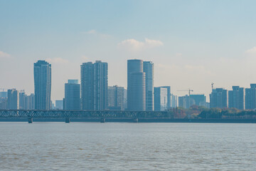 Obraz premium Qiantang river and the skyline in Hangzhou, China.