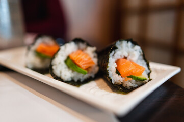 sushi, food, japanese, fish, seafood, meal, rice, japan, dinner, healthy, salmon, asian, fresh, traditional, gourmet, raw, cuisine, asia, lunch, white, roll, seaweed, delicious, diet, restaurant, plat