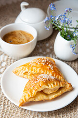 Apple samosa from puff pastry