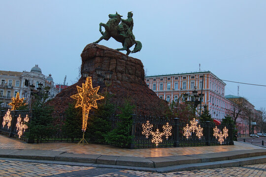 Christmas market on Sophia Square in Kyiv, Ukraine. The monument to the Ukrainian hetman Bogdan Khmelnitsky is decorated with picturesque illuminated snowflakes. Celebrating Christmas and New Year