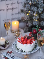 イチゴのケーキでクリスマスパーティー