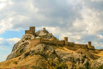 Obraz premium Ancient castle in the Crimea on the rocks by the sea. Medieval building. Fairy knight's castle