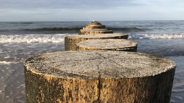 meer sturm ostsee mittelmeer bohlen bolen bunen buhnen deich wellen st&uuml;rmische see