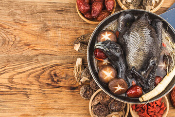 Ginsengs and black chicken soup, chicken soup, food as medicine.