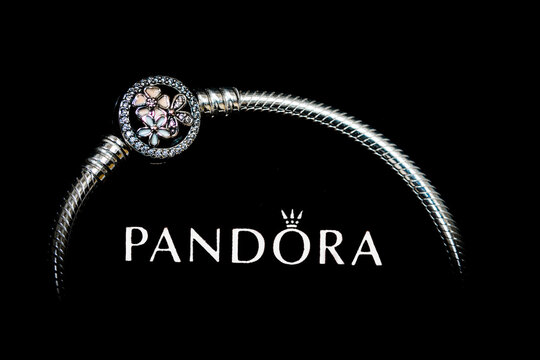 Pandora Bracelet Images – Browse 324 Stock Photos, Vectors, and Video |  Adobe Stock