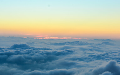 Fototapeta na wymiar sunrise over the clouds