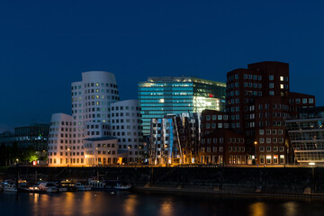 Fototapeta na wymiar Düsseldorf Skyline bei Nacht