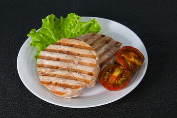 Grilled tuna steak with kumato