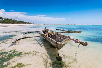 Fototapete Zanzibar old fishing boat on the beach of zanzibar