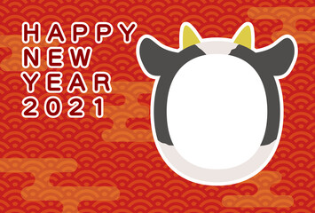 ウシの顔のフォトフレーム年賀状テンプレート（青海波模様背景・添え書きなし）