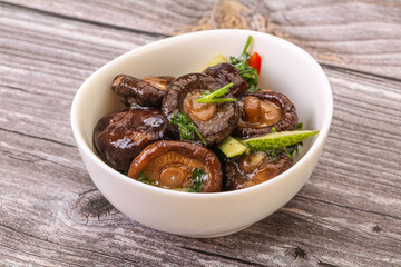 Marinated shiitake mushrooms with herbs