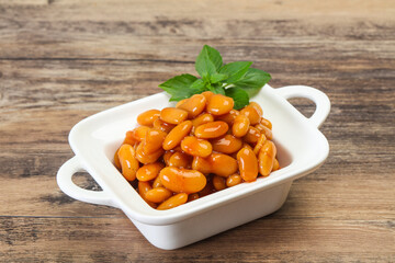 White beans with tomato sauce